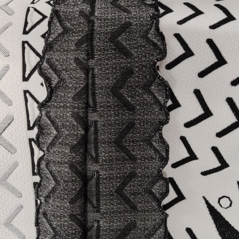 HAYSTACKS FULLY REVERSIBLE LIGHTWEIGHT STRETCHY SKIRT: B//W  Women's Size Medium